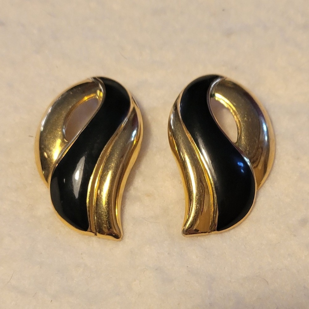 Vintage Unsigned Black Enamel Gold Tone Paisley Stud 1.5" Pierced‎ Earrings